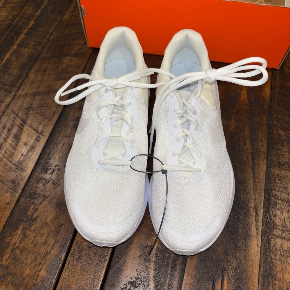 Nike Women’s Revolution 7 Running Shoes - Picture 4 of 8